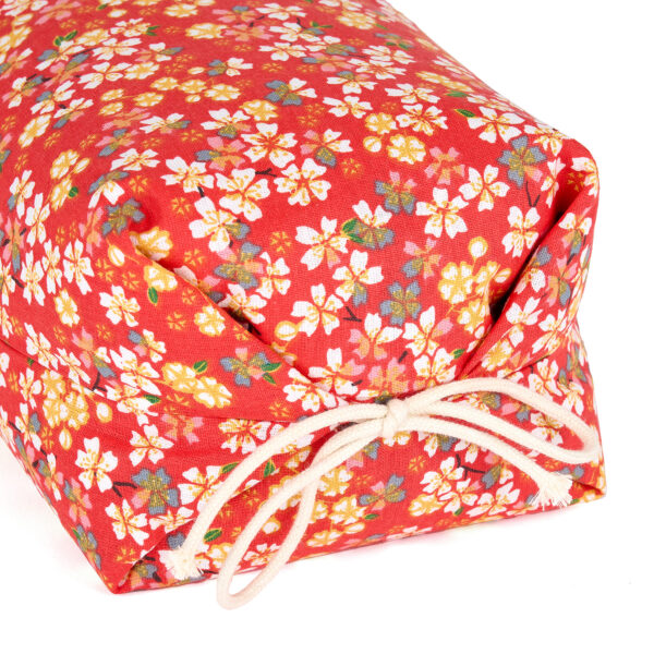 Taie en coton motif fleuri sur fond rouge pour oreiller japonais Makura